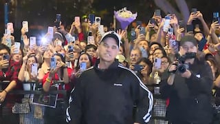 Robbie Williams cantó para sus fans tras suspensión de su concierto en Lima