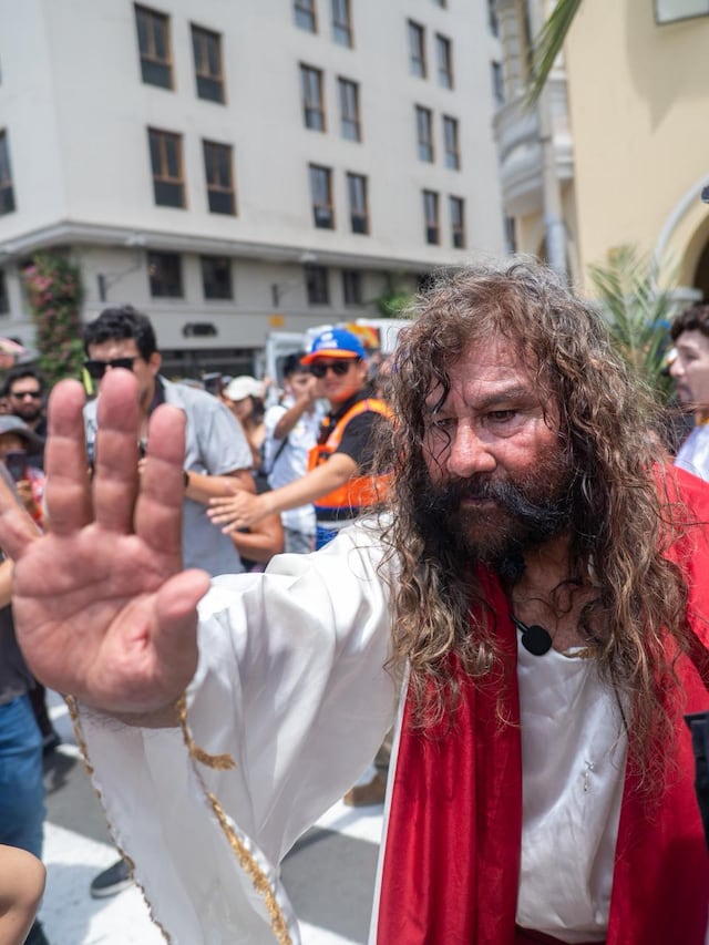 Domingo de Ramos: fieles y el Cristo Cholo recorren la Catedral y Plaza de Armas de Lima. (Fotos: Paloma del Solar/GEC)
