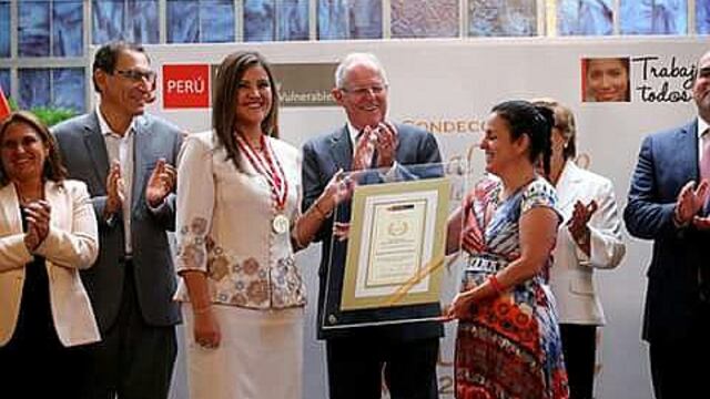 Día de la Mujer: gobernadora de Arequipa recibe condecoración