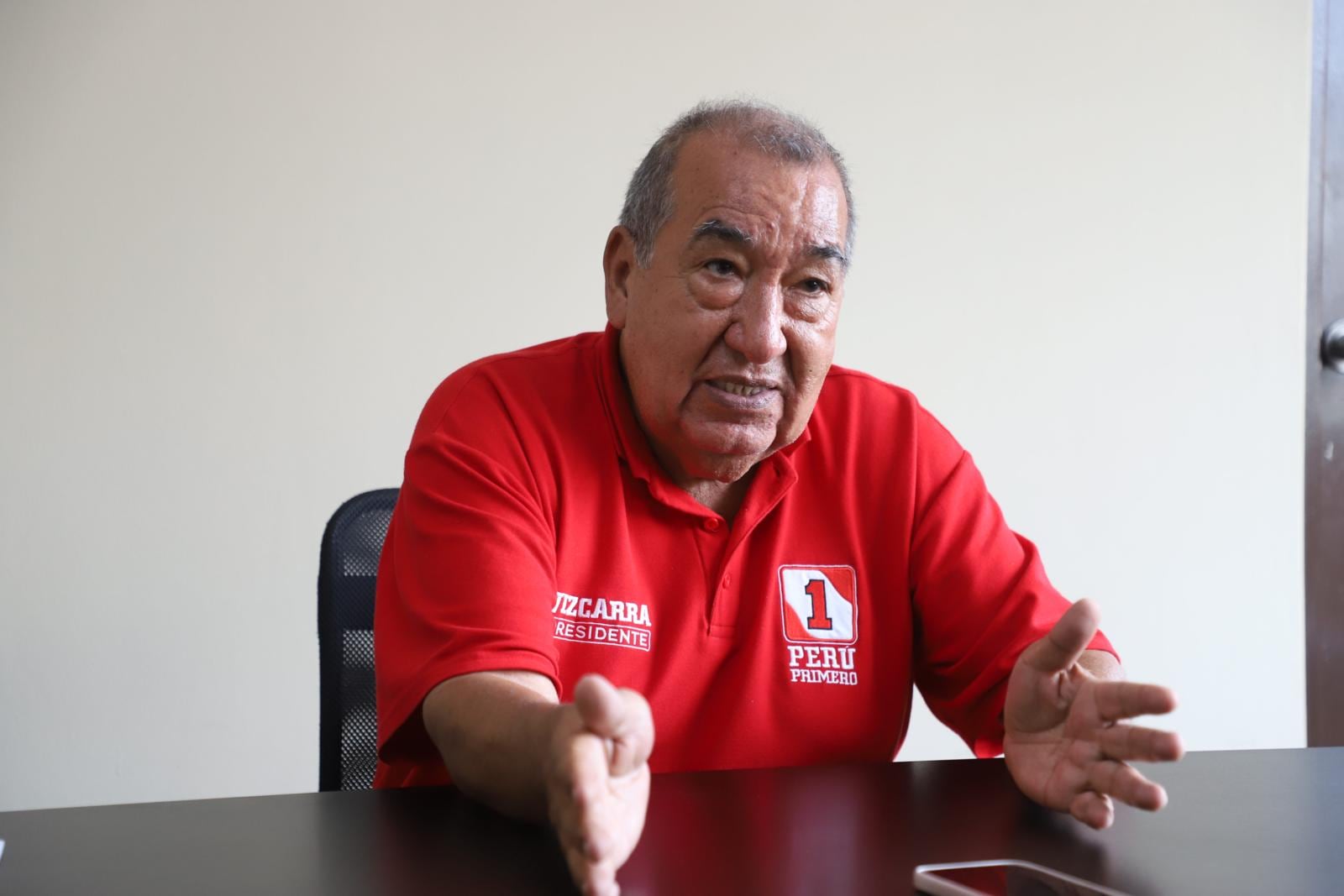 El candidato presidencial de Perú Primero, Mario Vizcarra, dice que "las mejores encuestas se ven en las calles". (Foto: Eduardo Cavero/GEC)