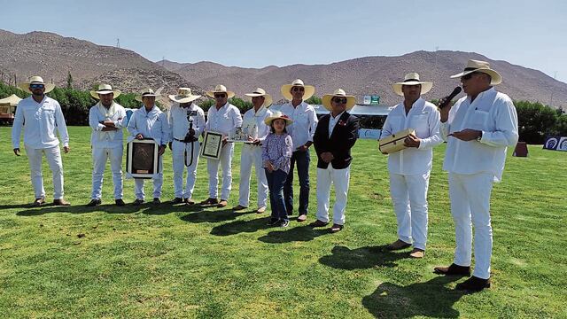 Reconocen al jinete Víctor Celis en el 49° Concurso Regional del Caballo Peruano de Paso de Arequipa