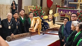 Chincha: devotos acompañan en la tradicional bajada del Señor Crucificado