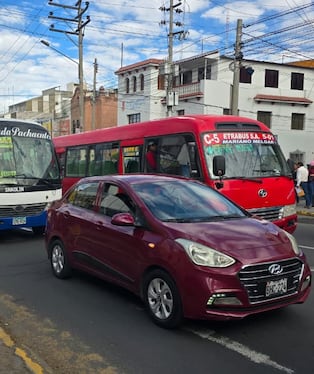 Avenida Goyeneche con mayor carga vehicular. Foto: GEC.
