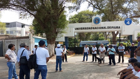 Protestaron en el exterior de la Universidad Nacional de Piura