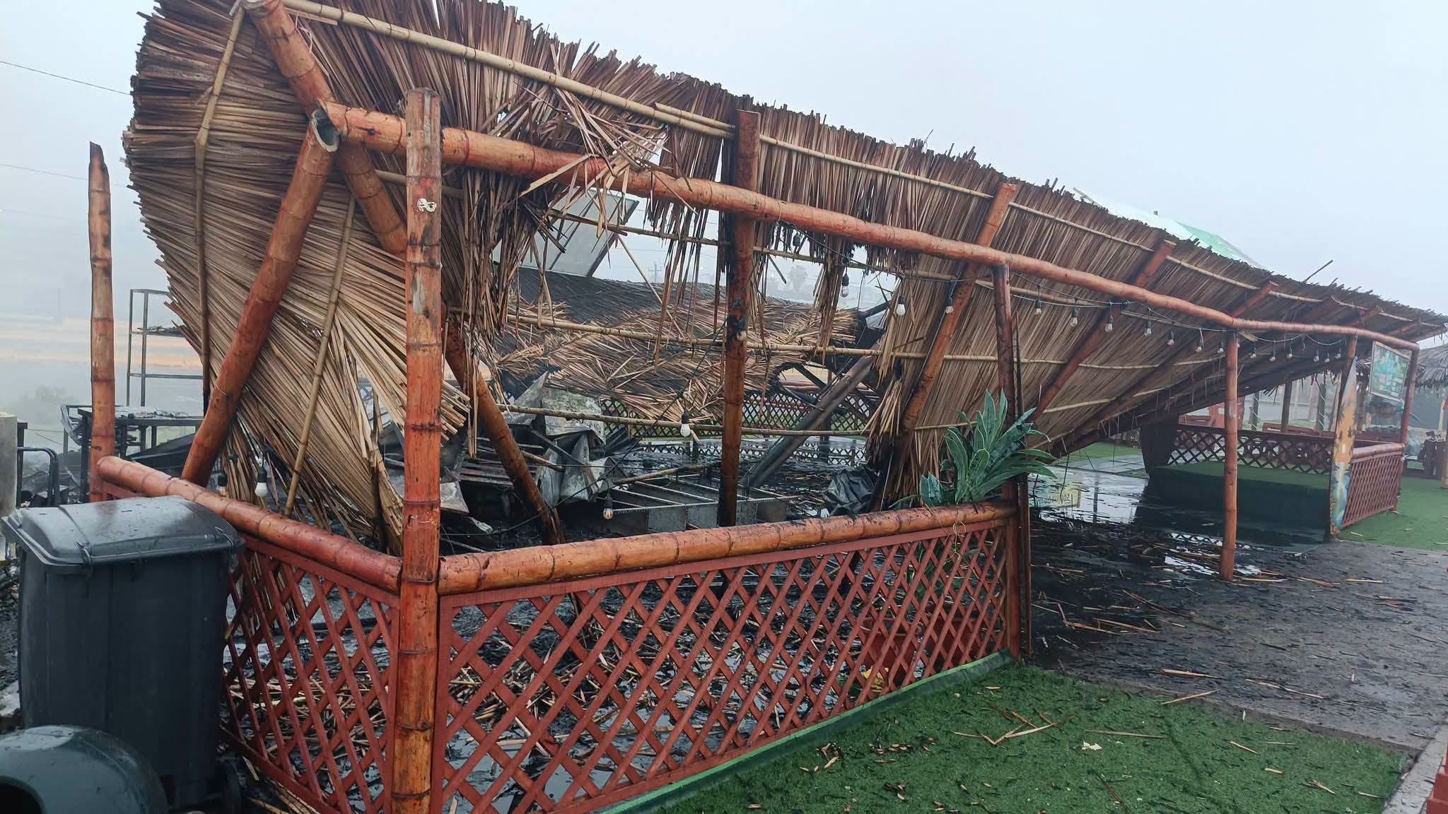 El negocio quedó destruído debido a material rústico