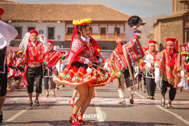 Fiestas del Cusco: Así fue el gran desfile de instituciones públicas en la plaza mayor