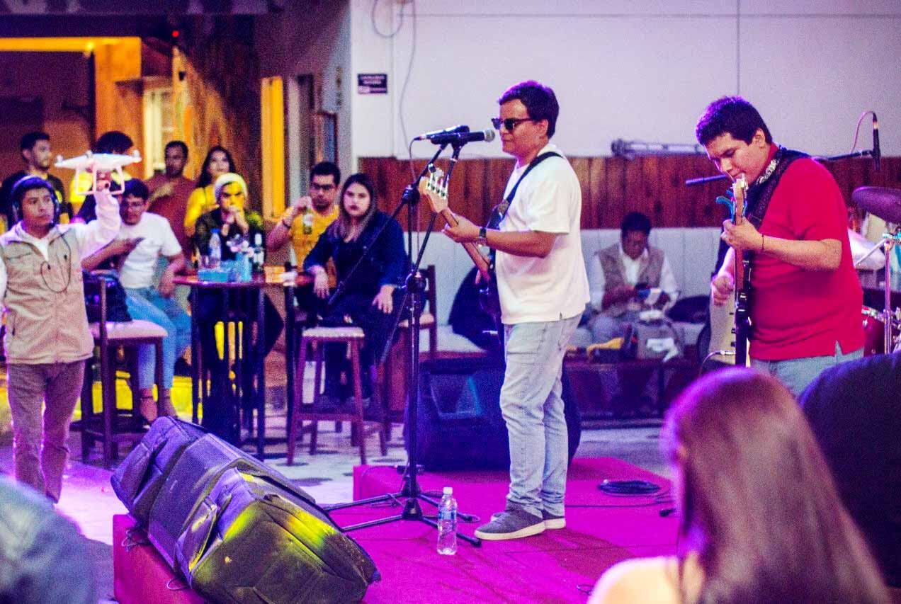 Jóvenes talentos ganadores del concurso “Batallas de Bandas de Rock”.