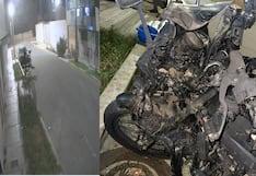 Trujillo: Joven es captado prendiendo fuego a motocicleta (VIDEO)