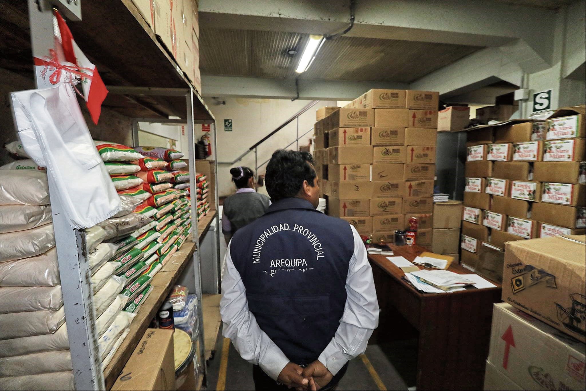 La municipalidad requirió conservas de jurel, pero le dieron de caballa. Foto: Difusión.