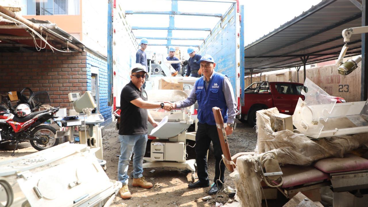 EsSalud La Libertad donó 3,589 equipos electrónicos.