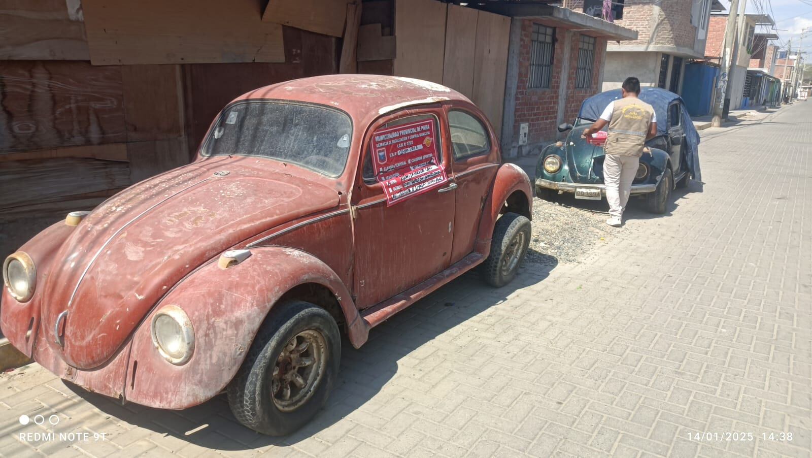 Notifican a dueños de vehículos abandonados en vía pública de Piura