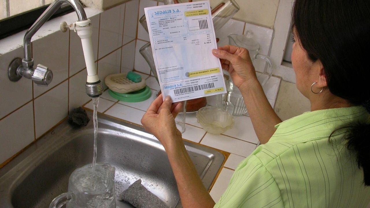 Esto se debe a que se aplicaron descuentos parciales y totales ante reclamos de usuarios. Nueve funcionarios están implicados.