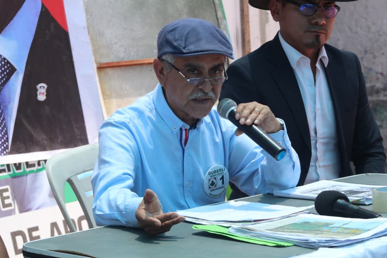 Candidato al Senado Nacional por la Alianza Electoral Venceremos, Duberli Martínez, llegó a Arequipa (Foto: Álvaro Figueroa/@photo.gec)