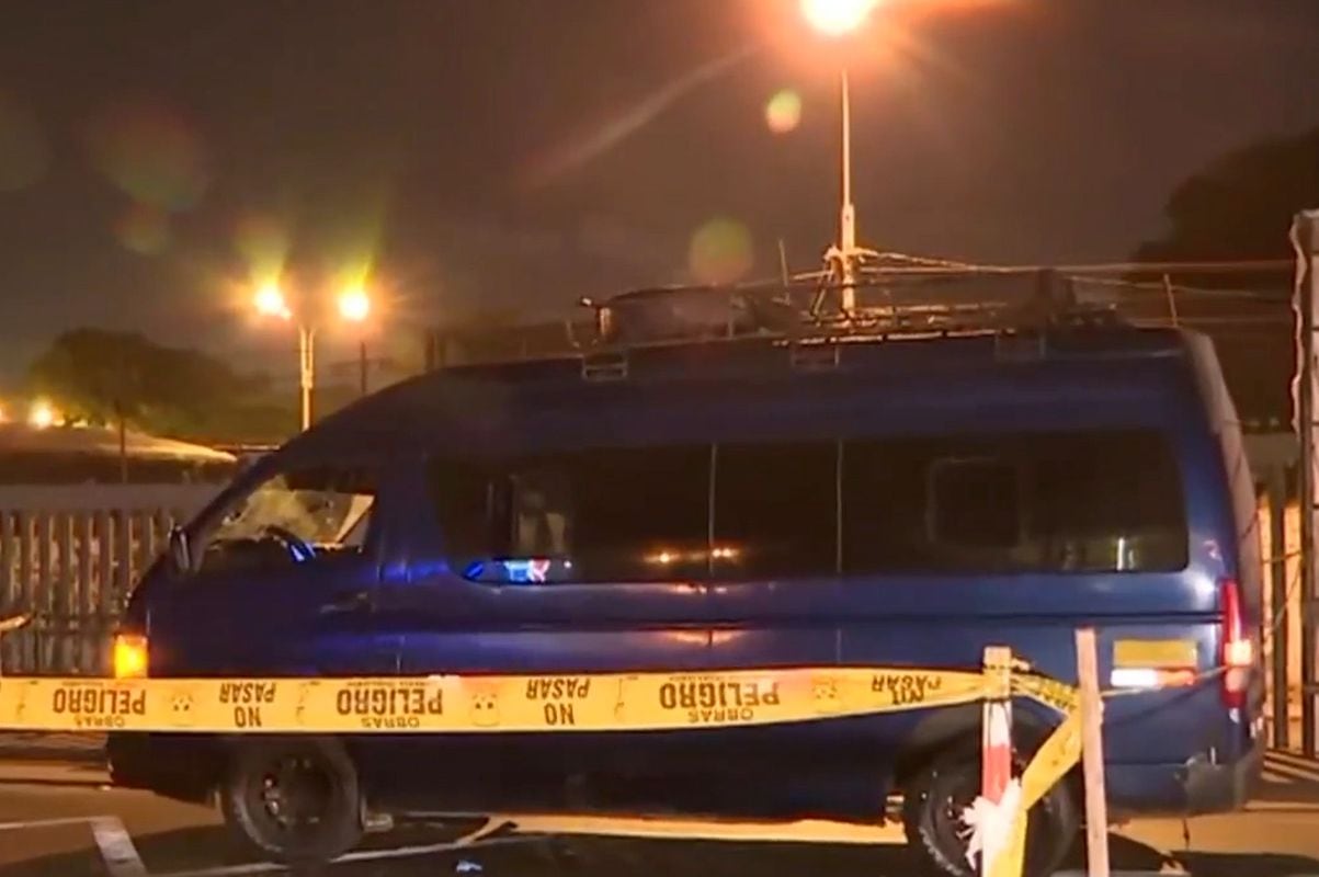 Ataque armado en combi deja un muerto y dos heridos en Perú