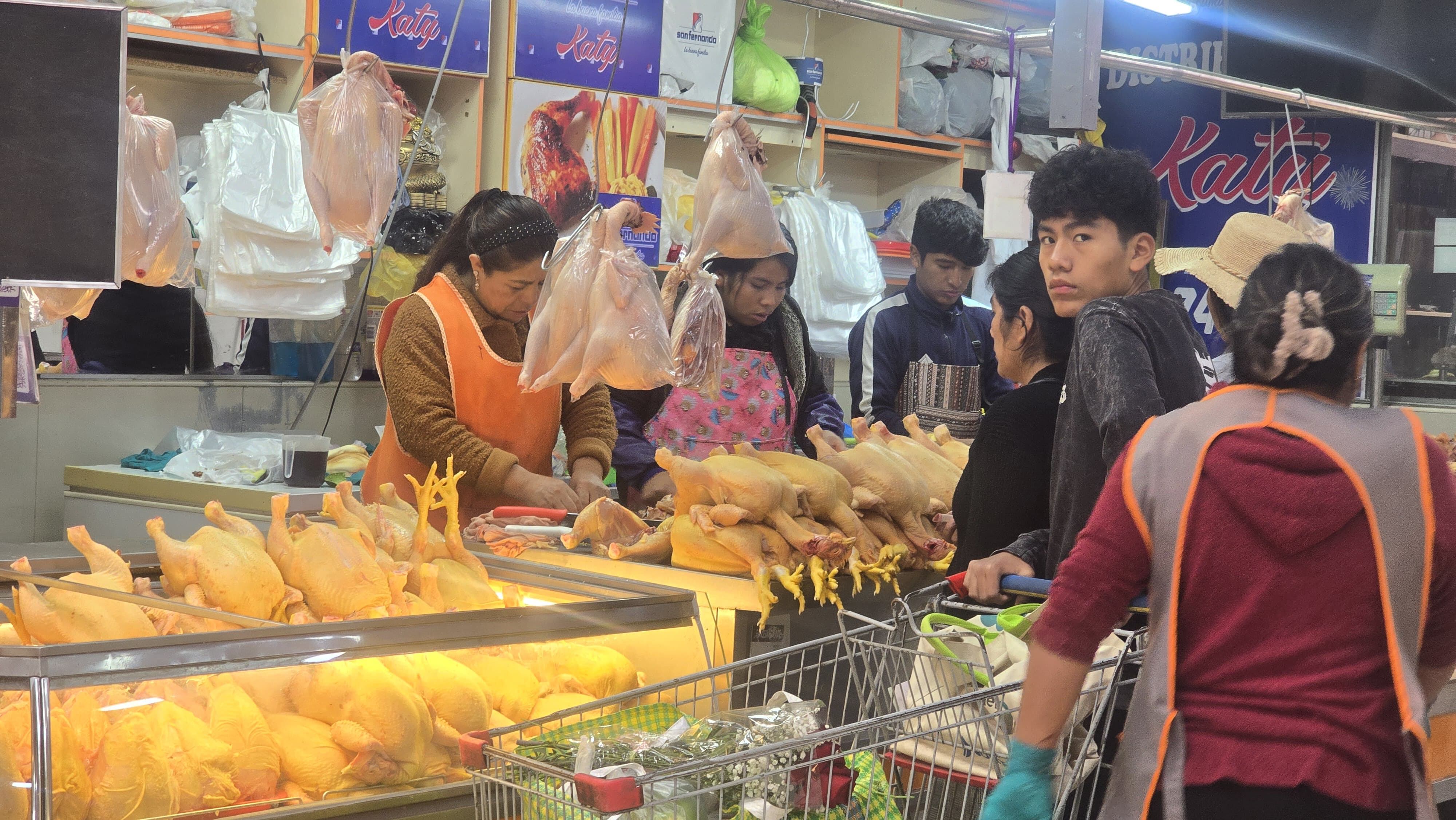 Precio de los productos de primera necesidad en Mi Mercado de Arequipa. Foto: GEC.