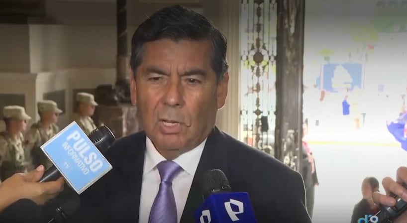 El senador de Ahora Nación sostuvo que el Reglamento del Senado impide añadir materias distintas a las aprobadas por la Cámara de Diputados. También cuestionó, a título personal, el viaje solicitado por Keiko Fujimori. (Captura de imagen: Canal N)
