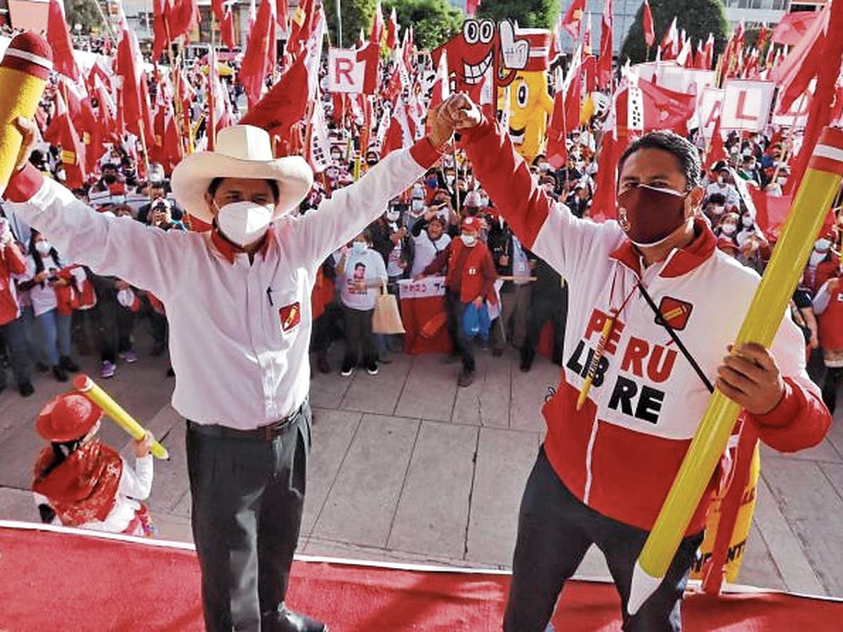 Líderes de Perú Libre, Vladimir Cerrón y Pedro Castillo, actualmente bajo investigación penal. El partido será eximido de responsabilidad penal por nueva ley del Congreso. Foto: Perú Libre.