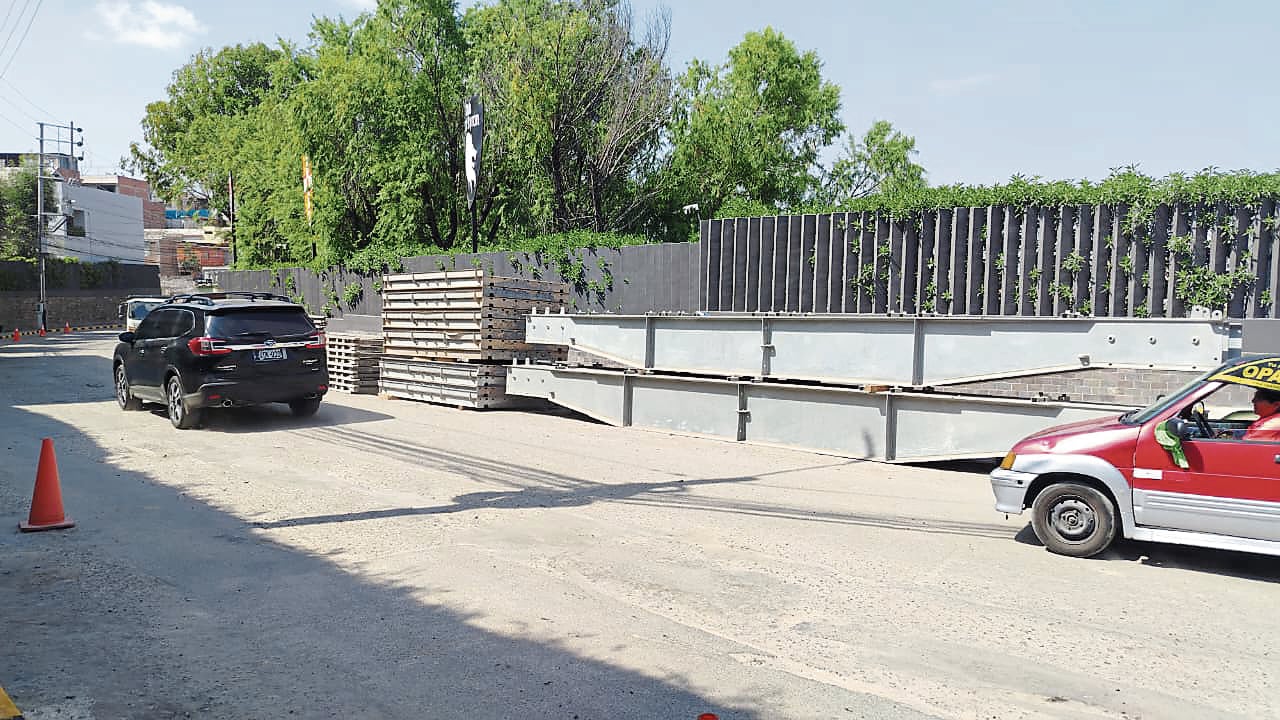 El puente Bailey se encuentra en la zona desde hace dos semanas. Foto: GEC.