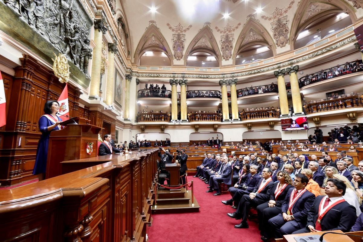 La presidenta Keiko Fujimori dio su discurso frente a altas autoridades. Foto: Presidencia.
