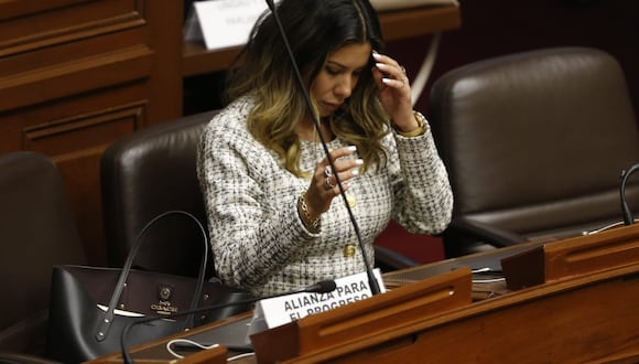 La tercera vicepresidenta del Congreso, Rosselli Amuruz, se salvó de la censura el último miércoles. (Foto: Violeta Ayasta/ @photo.gec)