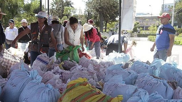 Friaje: 15 mil kilos de ropa para pobladores de zonas altas