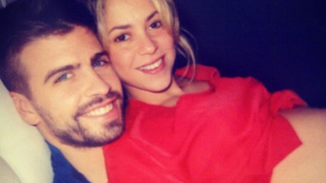 Shakira muestra su embarazo junto a Piqué en Twitter