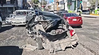 Dos heridos por choque de un bus del SIT a un auto en Cerro Colorado (VIDEO)
