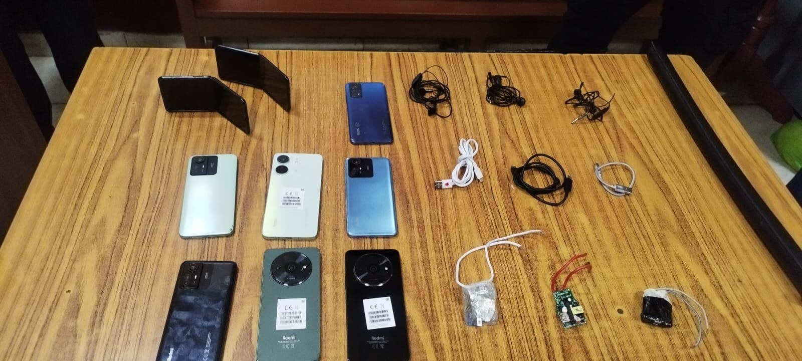Se hallaron celulares en megaoperación en seis penales del sur del país. (Foto: Difusión)