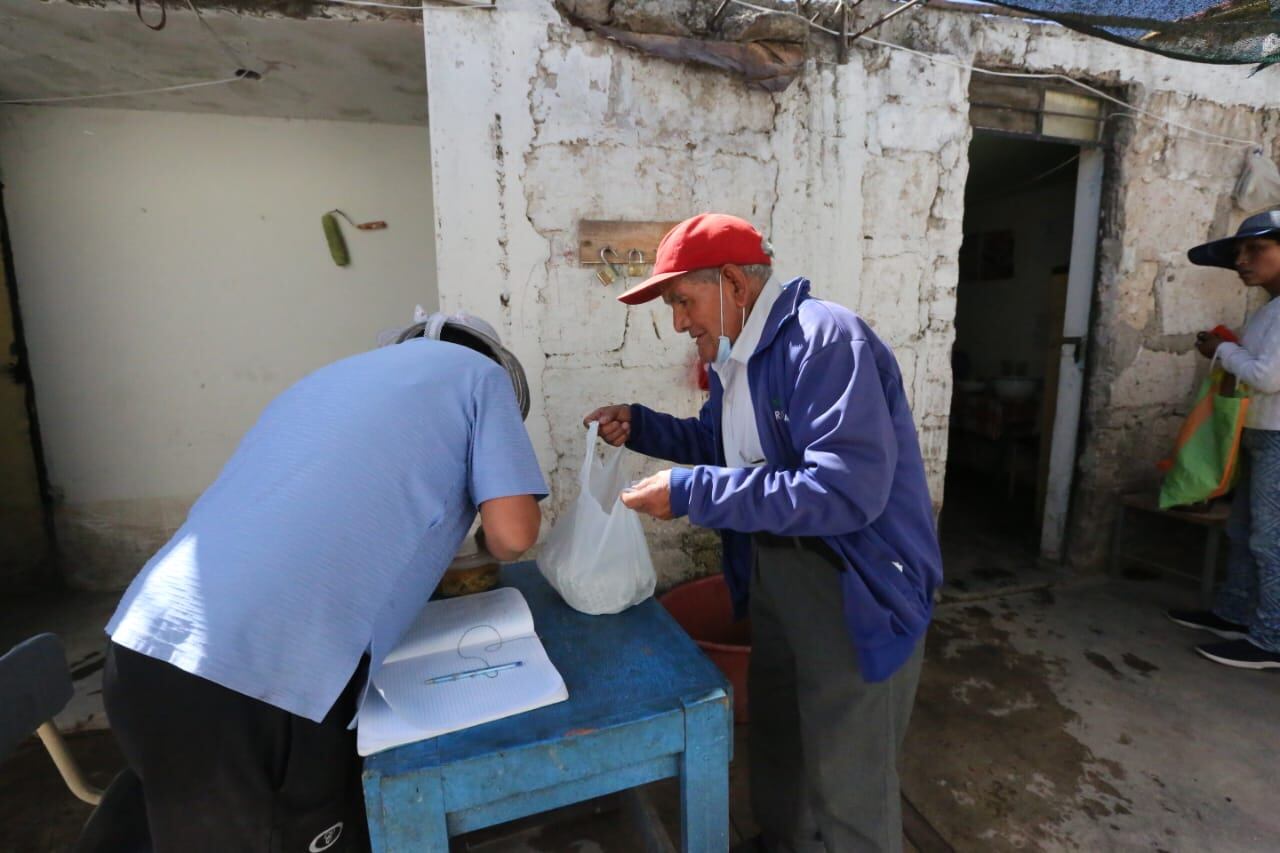 Adultos mayores entre la población que necesita más este apoyo. (Foto: Leonardo Cuito)