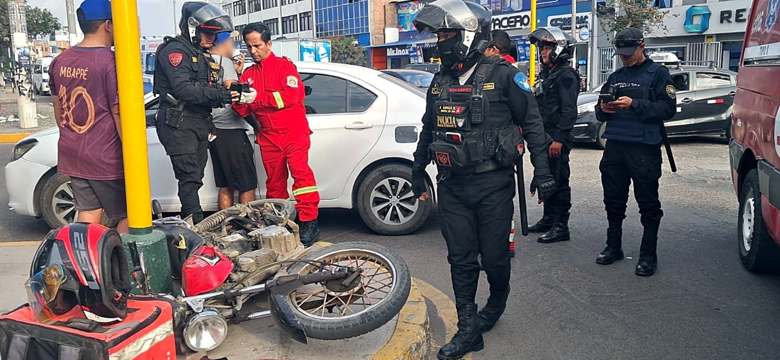 Debido a las lesiones que sufrió tuvo que ser trasladado a una clínica local.