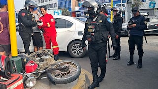 Trujillo: Joven motociclista resulta herido tras chocar contra un auto