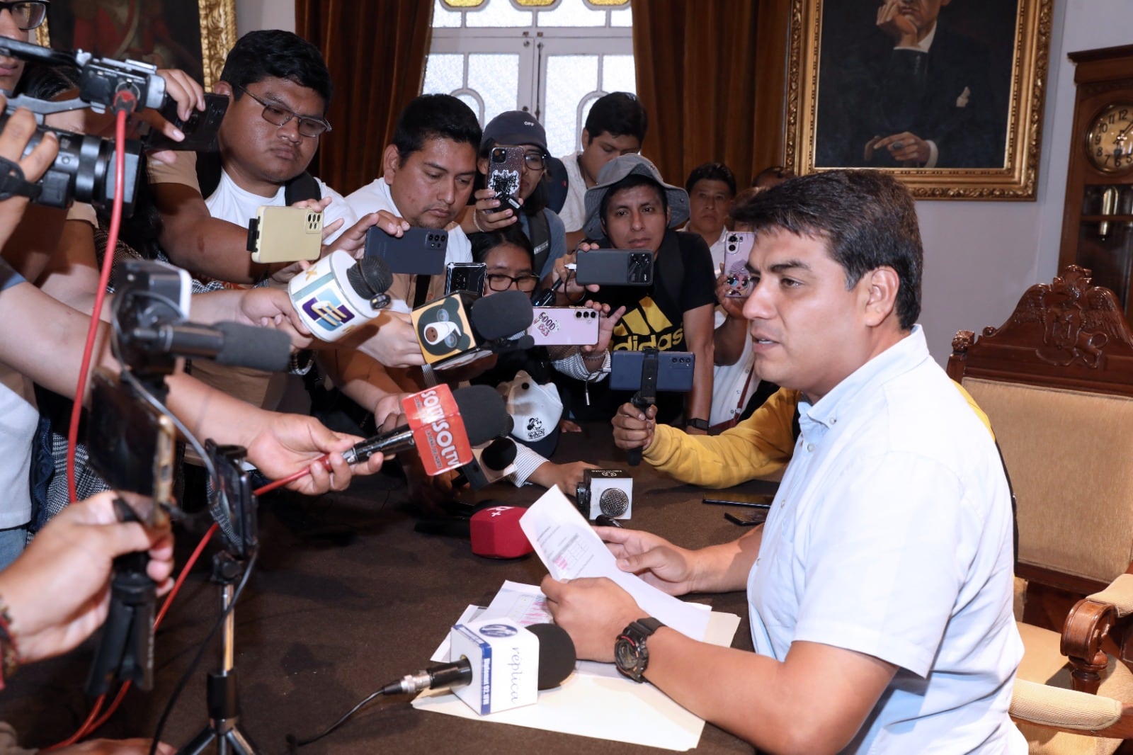 Es una alternativa válida para reducir el congestionamiento y caos en el tránsito vehicular que se genera por el inadecuado uso de la vía pública, reduciendo a uno de los carriles de circulación.