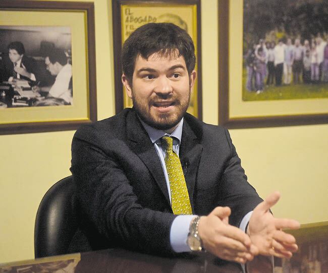 Lucas Ghersi precisa que la Constitución establece una edad mínima y otra máxima para un cargo.