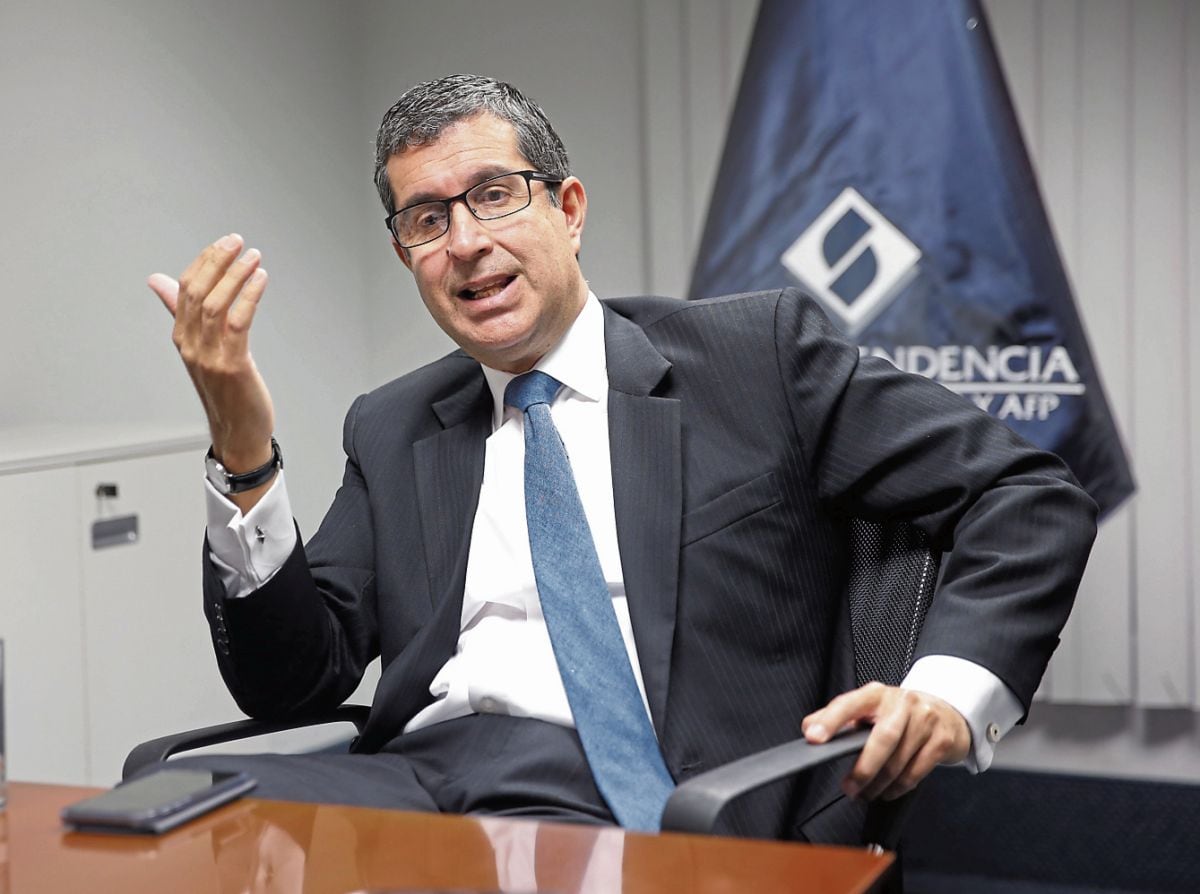Sergio Espinosa, titular de la SBS, aseguró que existe suficiente liquidez (dinero) en el sistema financiero peruano. (Foto: GEC)