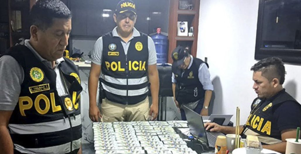 El operativo permitió intervenir 23 inmuebles en La Libertad y Lima e incautar celulares, dinero en efectivo, municiones y otros objetos. FOTO: MININTER