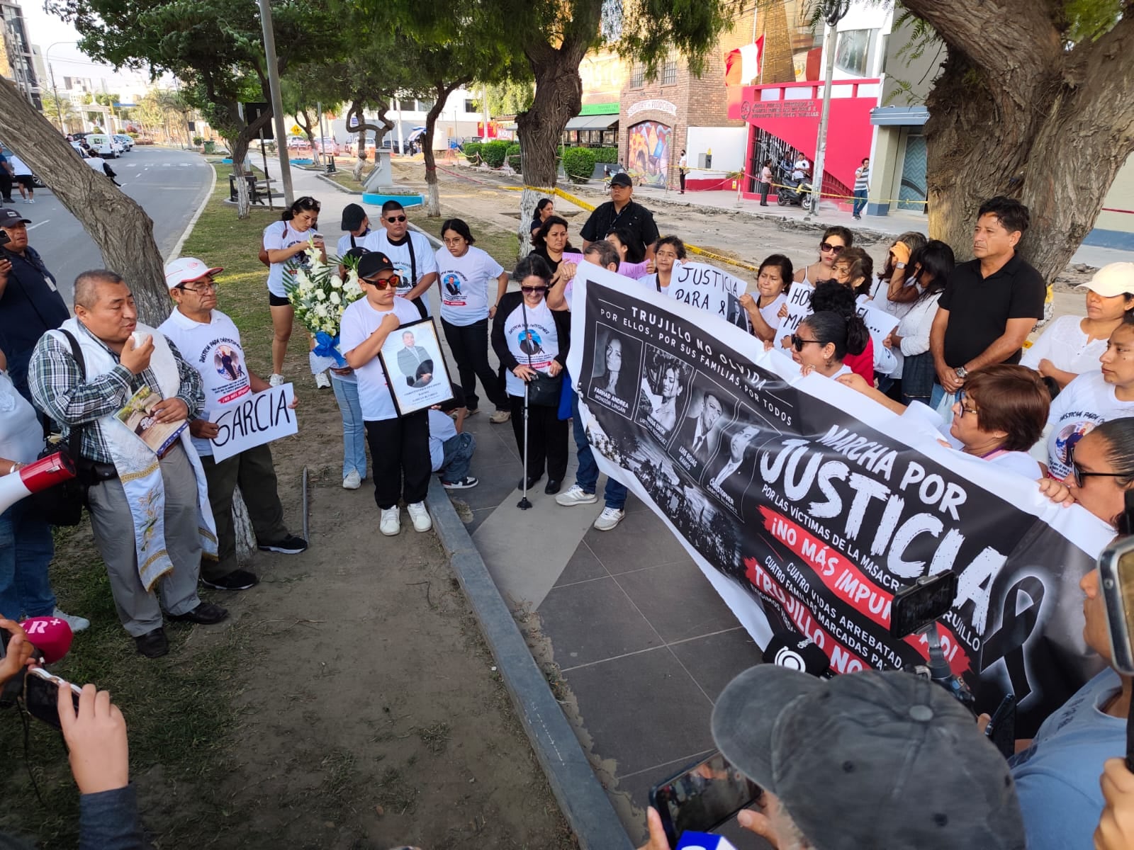 Los deudos expresaron su dolor e indignación. Piden acelerar las investigaciones.