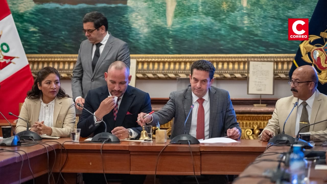 Miguel Torres declaró instalada la Comisión Permanente del Congreso. (Fotos: Fernando Sangama / @photo.gec)