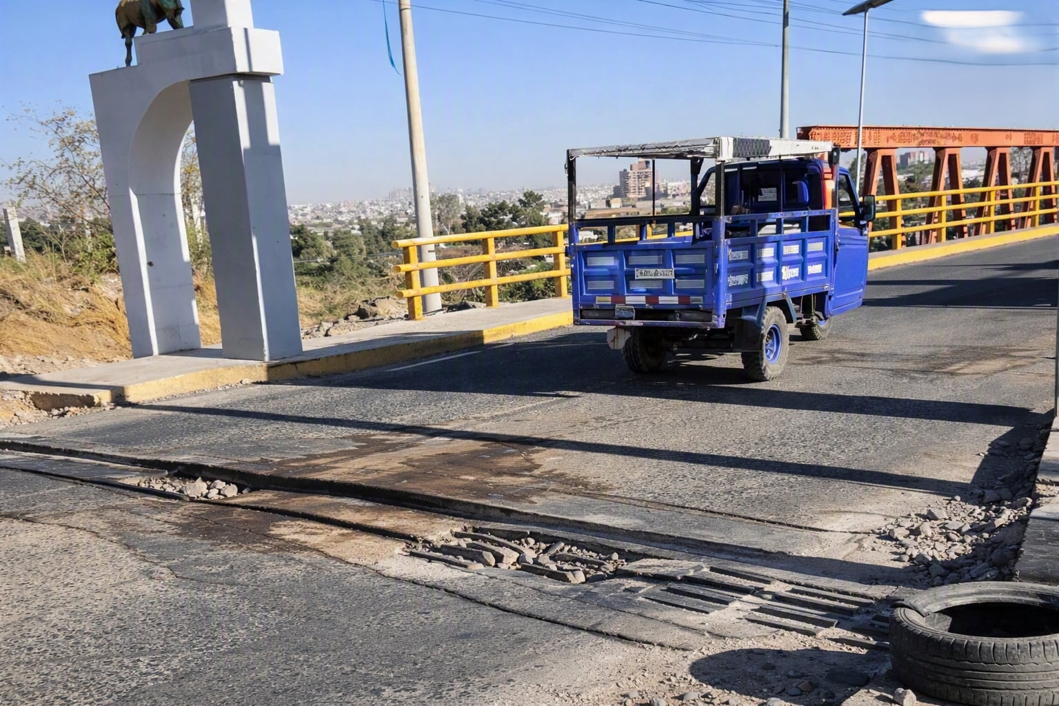 Drenaje del Puente Virgen de los Remedios se hunde meses después de inauguración en Socabaya