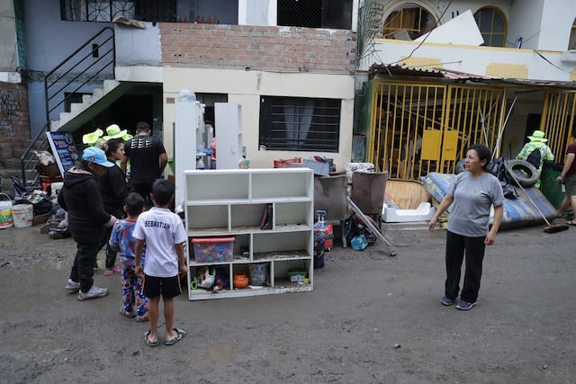 Keiko Fujimori inspecciona zonas afectadas por lluvias en Villa María del Triunfo