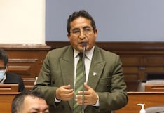 Congresistas presentan proyectos de ley para mantener las gollerías en Petroperú