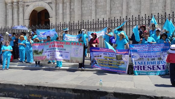 Enfermeros de nosocomios de Arequipa buscan que se reconozca mejoras salariales prometidas por el Gobierno. (Foto: Nelly Hancco)
