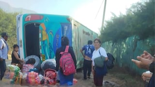 La Libertad: Ómnibus vuelca y deja 17 personas heridas (VIDEO)