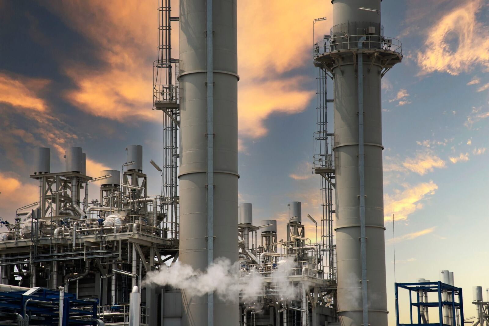 La directora de la Sociedad de Comercio Exterior del Perú (Comex Perú) dijo que, a pesar de su nivel de endeudamiento, le otorgarían más de S/5,500 millones, dinero que serviría para construcción de colegios, postas o carreteras. Indicó que el gobierno de Boluarte está siguiendo el pensamiento de Pedro Castillo.