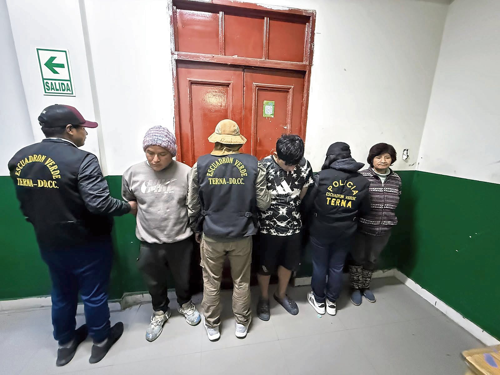 Huancayo: En 'Casa del humo' atrapan a abuela y jóvenes con droga