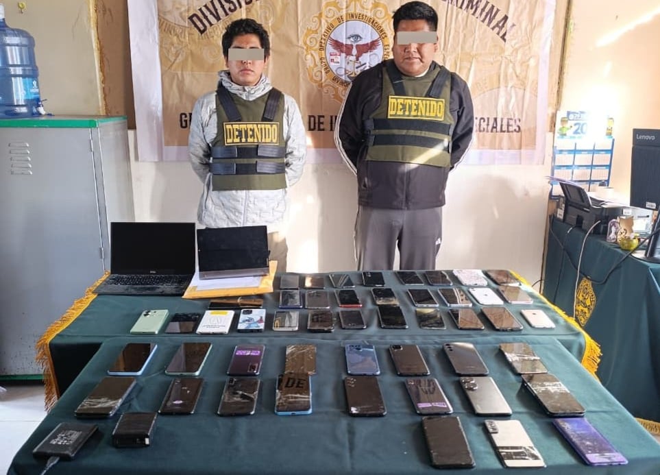 Banda criminal “Los Finos” tenía equipos robados y máquinas para alterar IMEI en Arequipa. Foto: PNP.