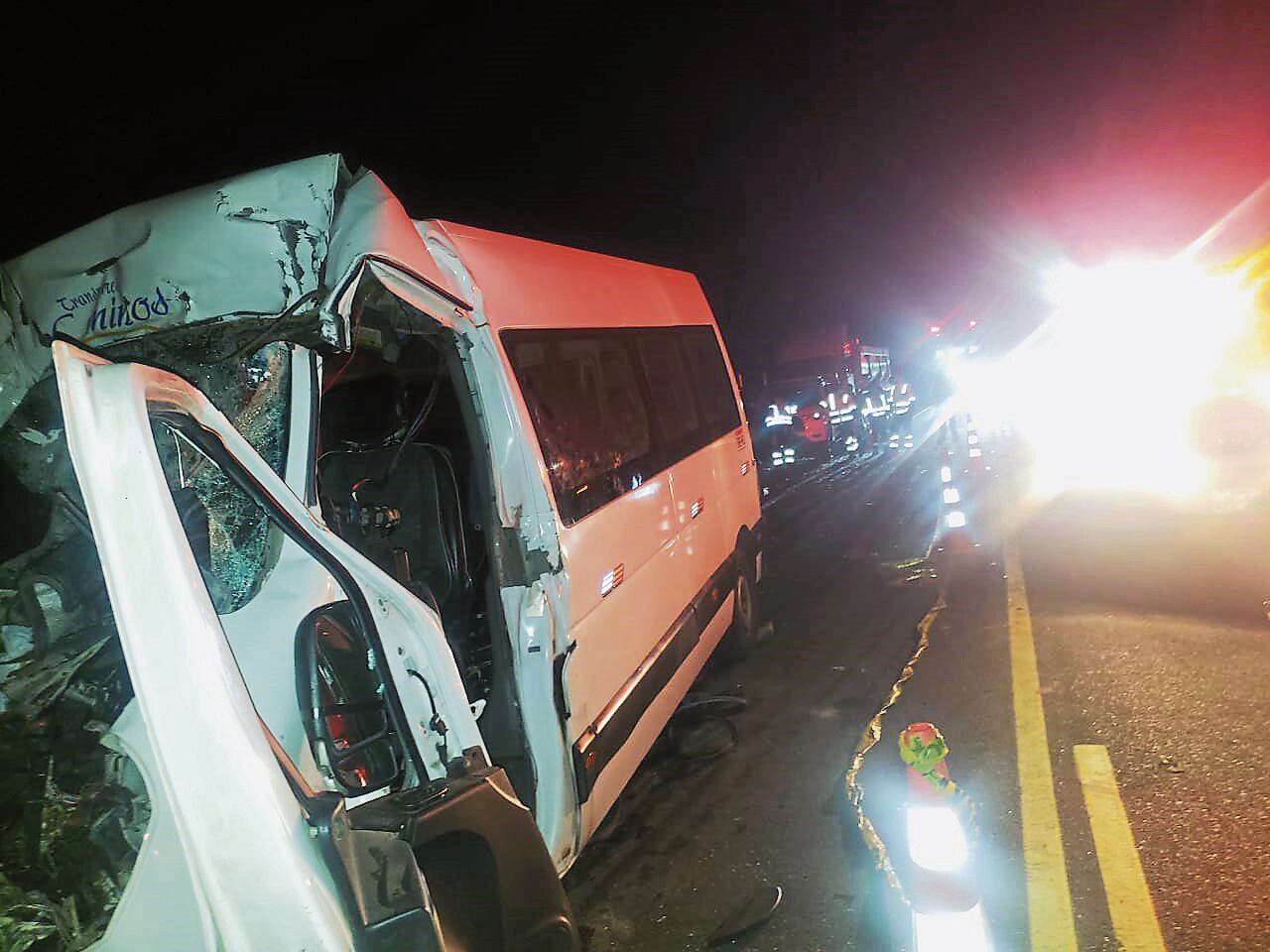 Vehículo quedó destruido y la Policía de Carreteras atendió la emergencia. (Foto: GEC)