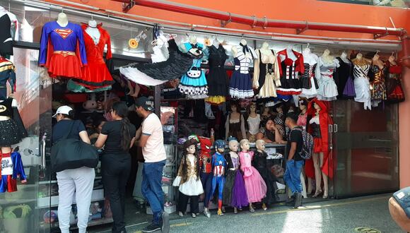 Galería comercial está ubicado en la avenida Siglo XX (Foto: Graciela Fernández)