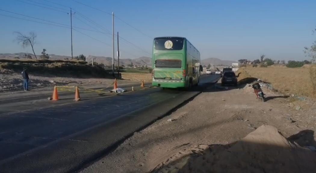 La Policía acordonó la zona y se espera que llegue la Fiscalía para el levantamiento del cuerpo. (Foto: GEC)