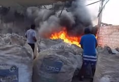 Incendio se propaga en almacén de Camaná por la falta de agua