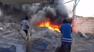 Incendio se propaga en almacén de Camaná por la falta de agua
